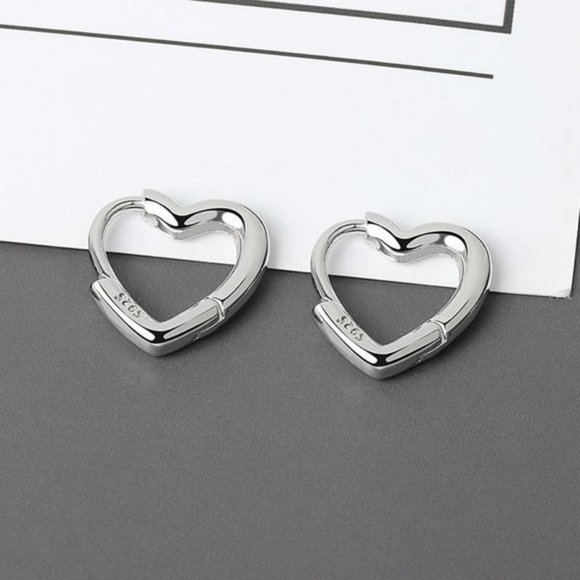 NEW 925 Sterling Silver Simple Heart Earrings - Picture 3 of 3